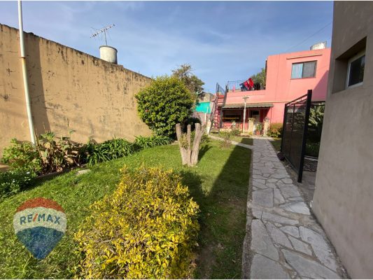 For Sale House 2-bedroom + 2 Apartments, Victoria