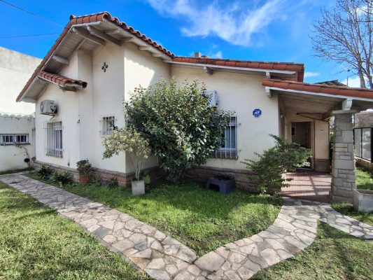 For Sale 3-bedroom House + Garage in San Fernando