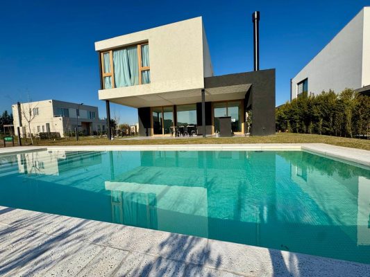 House For Sale 4 Bedrooms Carpinchos | Nordelta