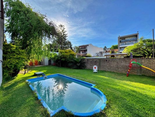 For Sale House 2-bedroom Florida Lot 484m2 Pool/garden