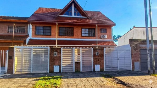For Sale bright triplex. Carapachay Mortgage Eligible!