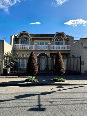 For Sale House 4-bedroom Olivos, Impeccable!