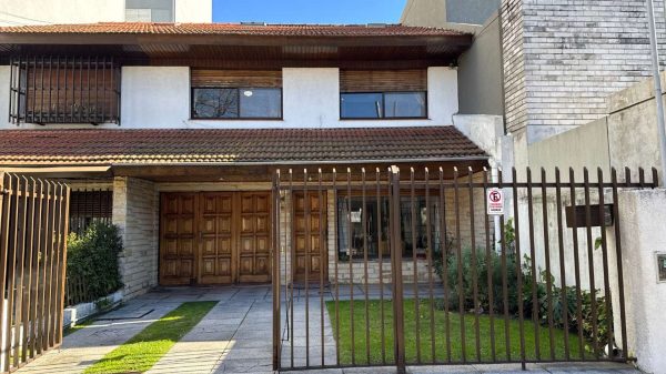 For Sale House 4-bedroom with garden in Olivos