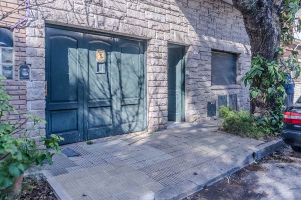 For Sale PH with parking and large garden