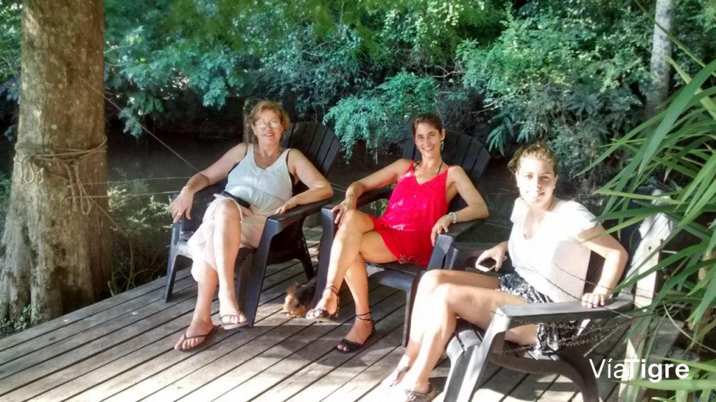 Terraza sobre el arroyo