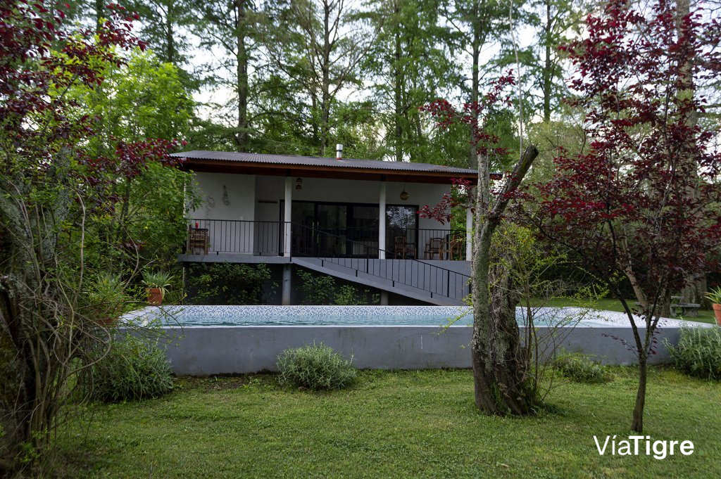 Front with pool